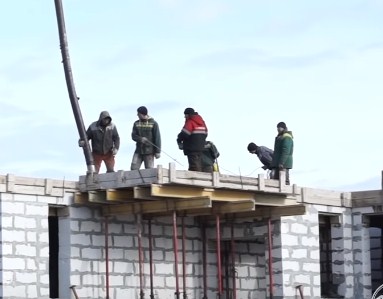 заливают бетон в холод
